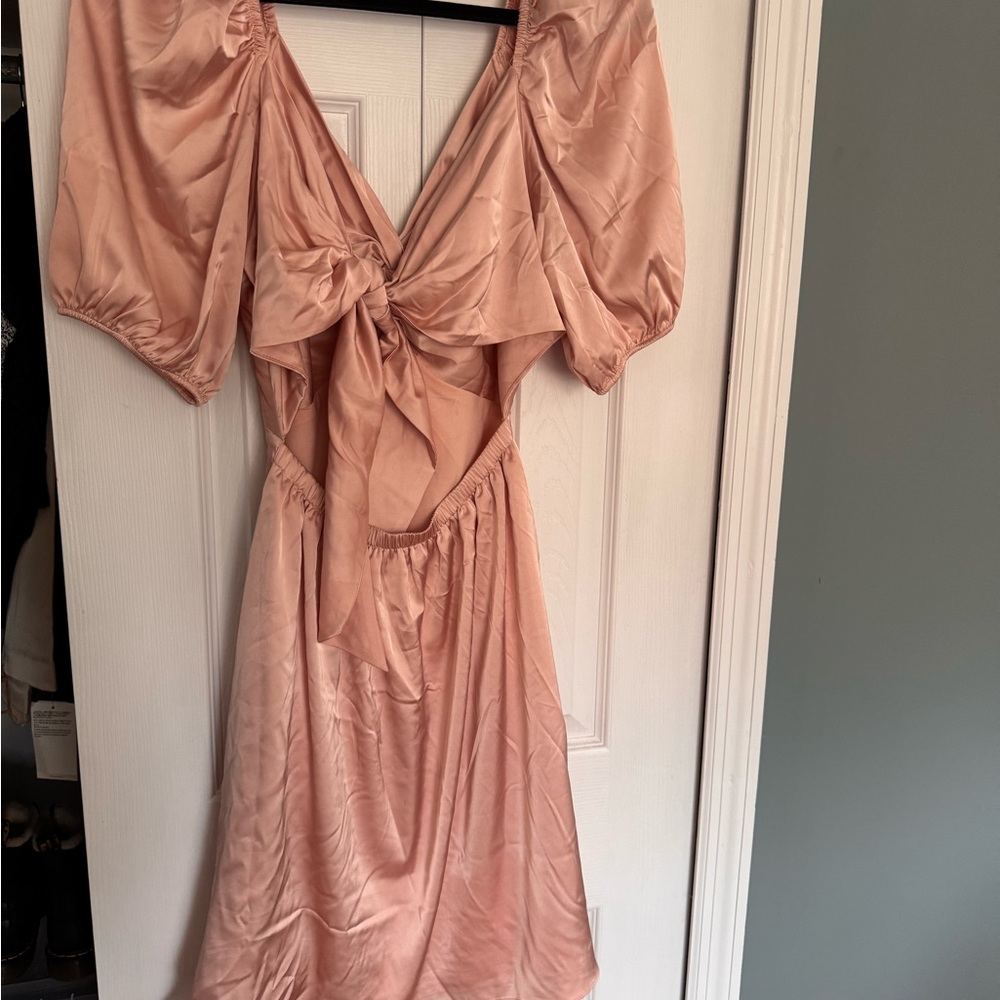 Express Satin Twist Front Light Pink / Blush size M - Picture 2 of 7